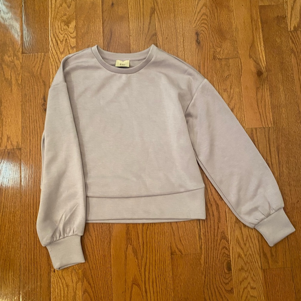 Ellie Tahari cropped light purple crewneck women’s size small never worn.